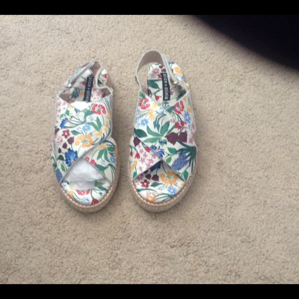 Alice  + Olivia River floral Espadrilles NWOT